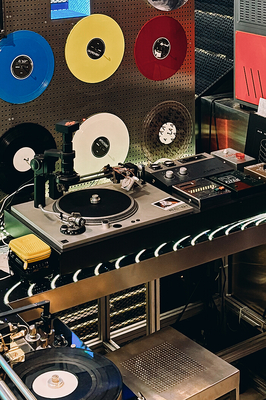 深圳ENJOY | 来吧！夏天的深圳就“泡”在黑胶唱片店里吧